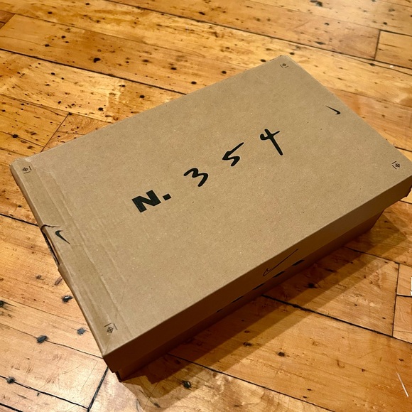 Nike React M 9.5/W11 new with original box. Never worn! Barely volt/hyper royal - Picture 6 of 6